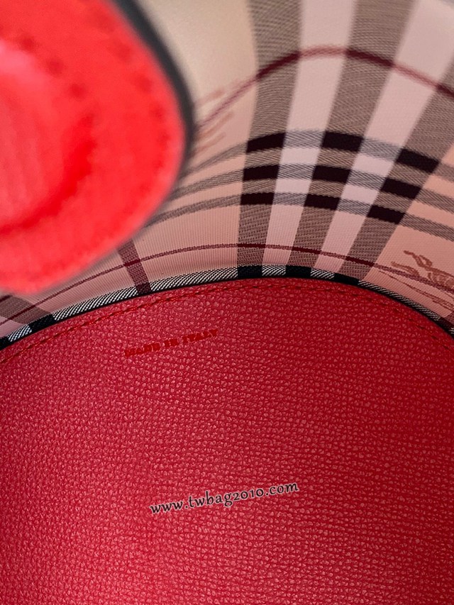 Burberry專櫃經典Haymarket格紋肩背女包 巴寶莉簡約風格斜背水桶包 yxb1526